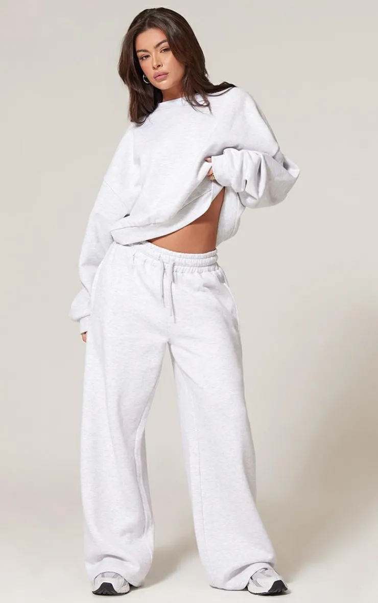 PrettyLittleThing Basic Tops*Premium Basic Crew Neck Cropped Sweatshirt