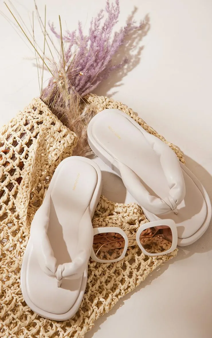PrettyLittleThing Slides*PU Padded Thong Strap Chunky Sandals