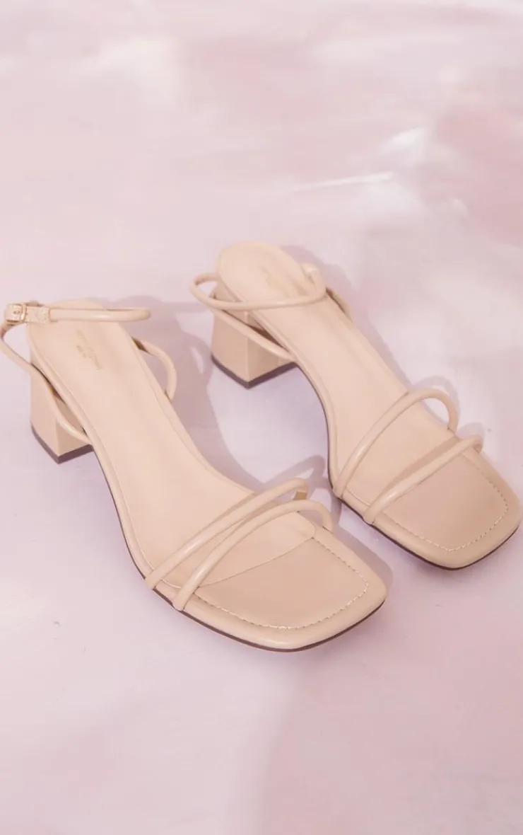 PrettyLittleThing Wide Fit Sandals*PU Wide Fit Square Toe Padded Straps Low Block Heel Sandals