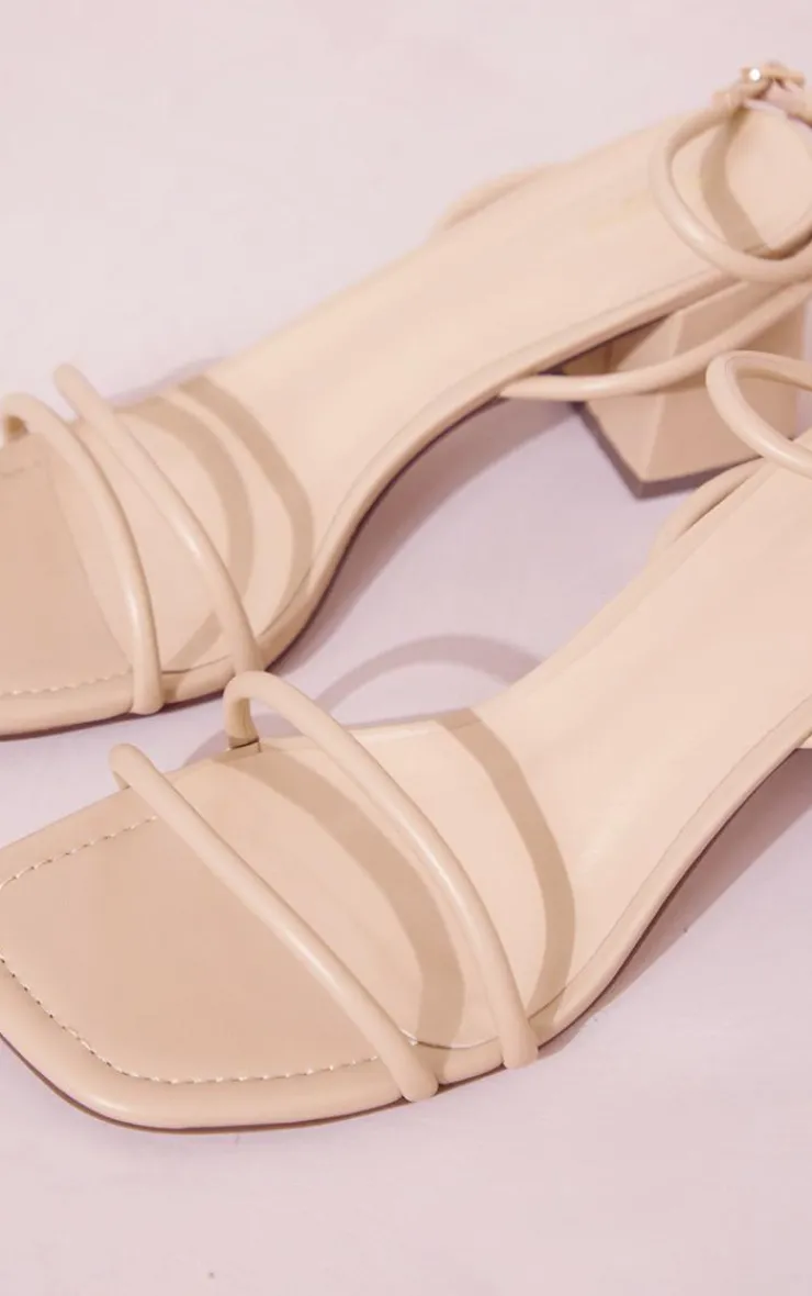 PrettyLittleThing Wide Fit Sandals*PU Wide Fit Square Toe Padded Straps Low Block Heel Sandals