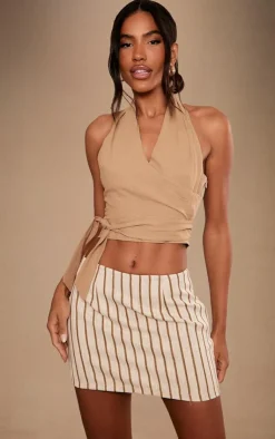 PrettyLittleThing Sleeveless Tops*Structured Linen Look Pleated Halter Crop Top