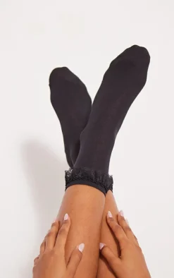 PrettyLittleThing Socks*& White Lace Frill 2 Pack Socks