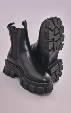 PrettyLittleThing Black Boots*Chunky Extreme Cleated Chelsea Ankle Boots