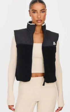 PrettyLittleThing Athletic Jackets*Contrast Borg Crop Puffer Vest