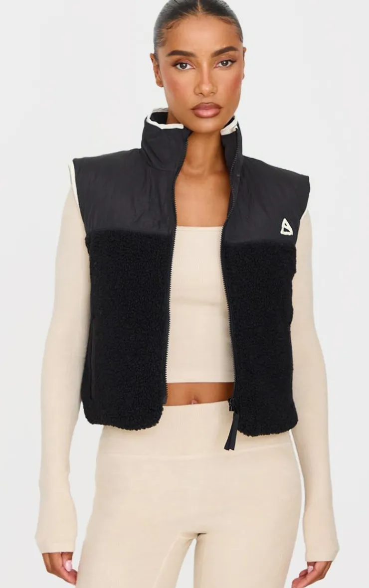 PrettyLittleThing Athletic Jackets*Contrast Borg Crop Puffer Vest