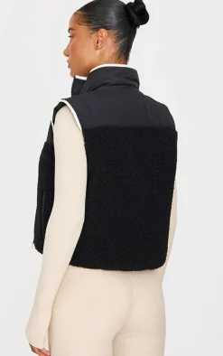 PrettyLittleThing Athletic Jackets*Contrast Borg Crop Puffer Vest