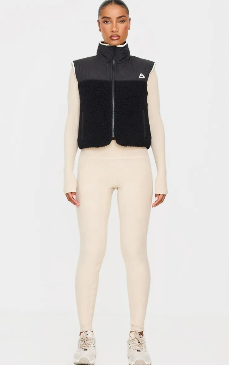 PrettyLittleThing Athletic Jackets*Contrast Borg Crop Puffer Vest