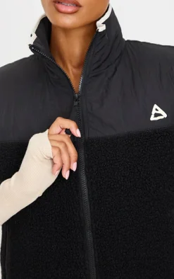 PrettyLittleThing Athletic Jackets*Contrast Borg Crop Puffer Vest
