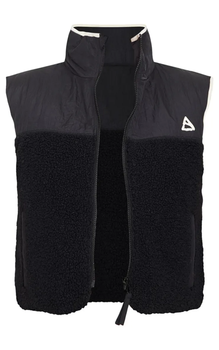 PrettyLittleThing Athletic Jackets*Contrast Borg Crop Puffer Vest