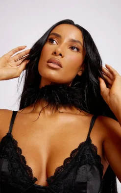 PrettyLittleThing Necklaces*Feather Choker