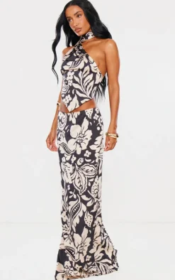 Hot PrettyLittleThing Floral Printed Satin Scarf Detail Halterneck Crop Top Black
