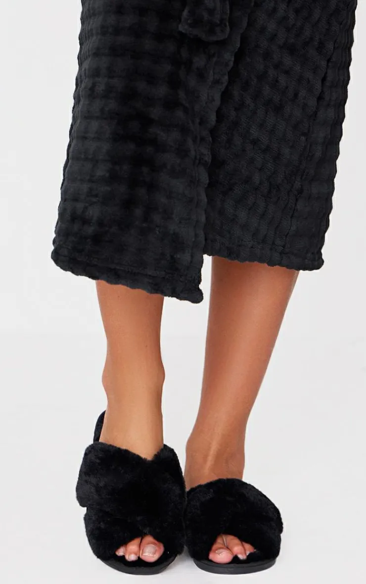 PrettyLittleThing Stocking Stuffers*Fluffy Cross Strap Slippers