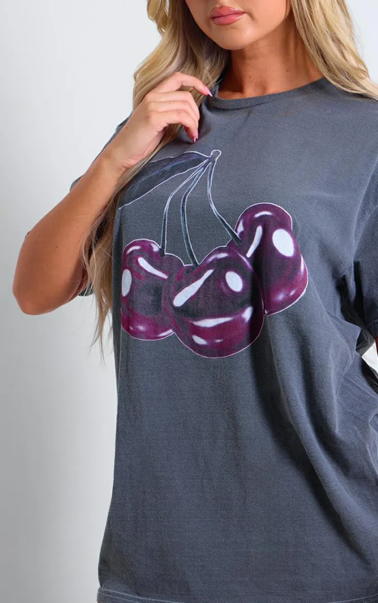 PrettyLittleThing T-Shirts*Glossy Cherry Washed Graphic Oversized T Shirt