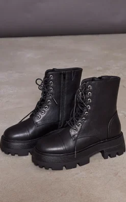 PrettyLittleThing Black Boots*Lace Up Chunky Sole Combat Boots