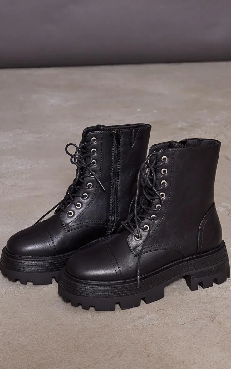 PrettyLittleThing Black Boots*Lace Up Chunky Sole Combat Boots