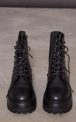PrettyLittleThing Black Boots*Lace Up Chunky Sole Combat Boots