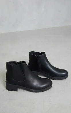 PrettyLittleThing Black Boots*PU Round Toe Basic Chelsea Boots