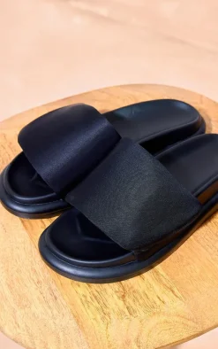 PrettyLittleThing Flat Sandals*PU Round Toe Padded Velcro Strap Flat Sandals