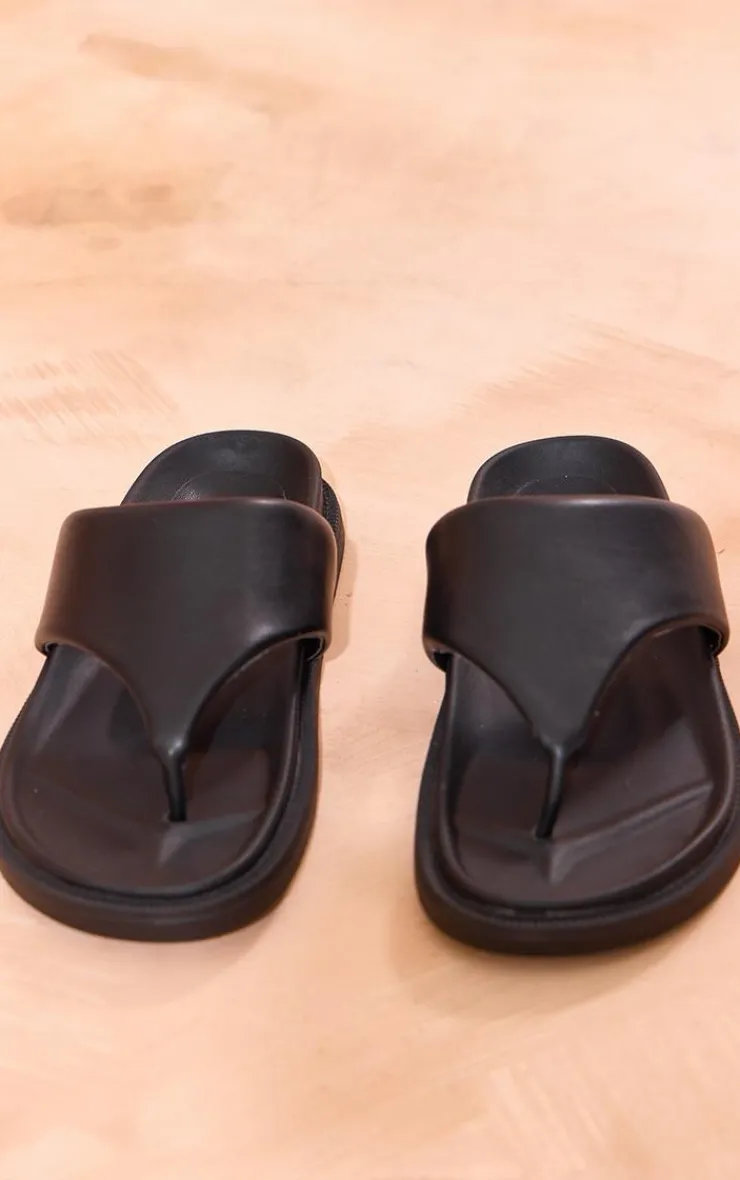PrettyLittleThing Flat Sandals*Pu Round Toe Thong Footbed Flat Sandals