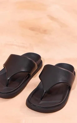 PrettyLittleThing Flat Sandals*Pu Round Toe Thong Footbed Flat Sandals