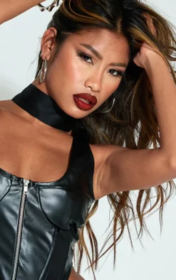 PrettyLittleThing Corsets*PU Under Bust Detail Zip Up Front Boned Corset
