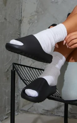 PrettyLittleThing Slides*Rubber Ribbed Sole Slides