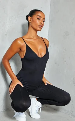 PrettyLittleThing Snatched*Structured Snatched Rib Strappy Plunge Jumpsuit