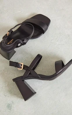PrettyLittleThing Wide Fit Sandals*Wide Fit Faux Leather Square Toe Strap Block Heeled Sandals