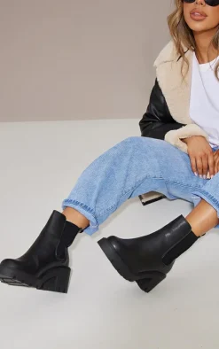 PrettyLittleThing Wide Fit Boots*Wide Fit PU Chunky Chelsea Ankle Boots