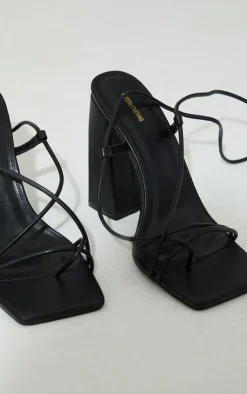 PrettyLittleThing Wide Fit Sandals*Wide Fit PU Square Toe Strappy Heeled Sandals