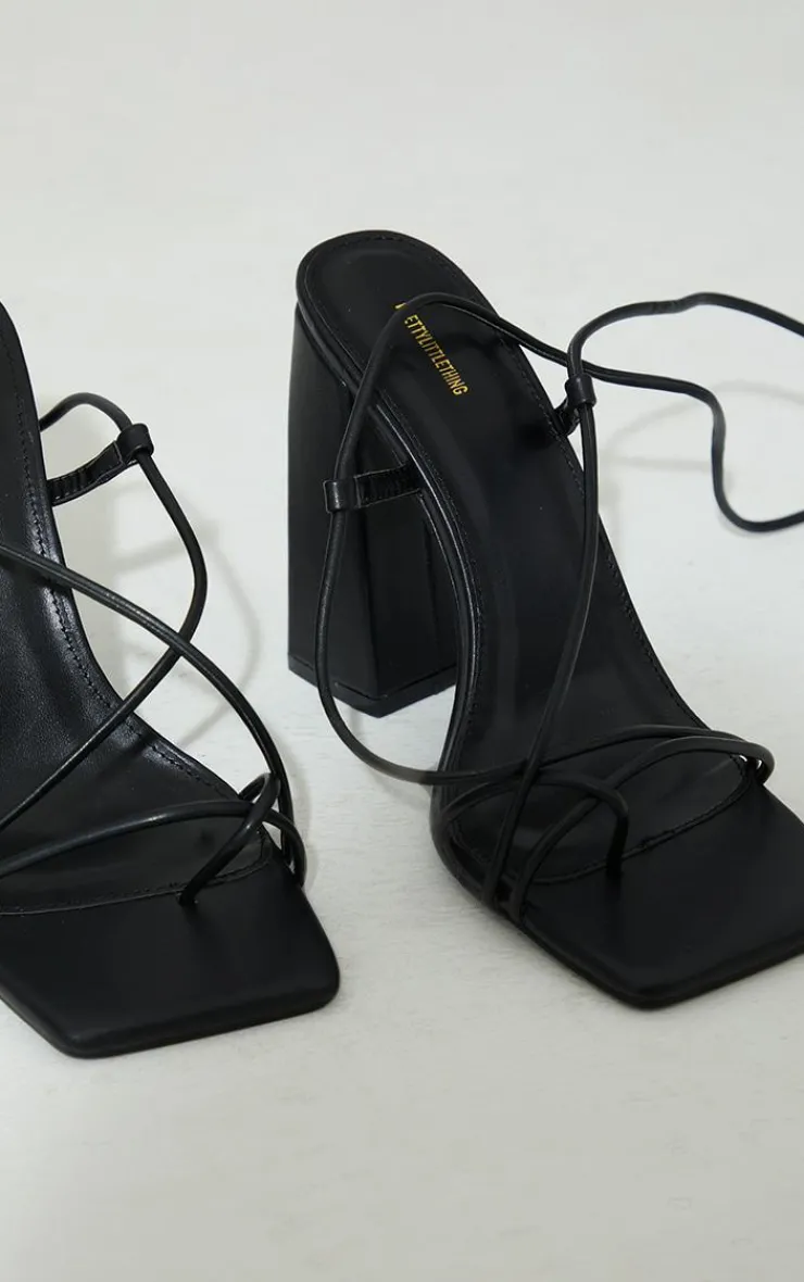PrettyLittleThing Wide Fit Sandals*Wide Fit PU Square Toe Strappy Heeled Sandals