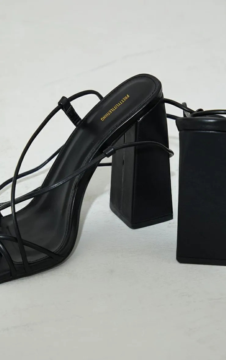 PrettyLittleThing Wide Fit Sandals*Wide Fit PU Square Toe Strappy Heeled Sandals