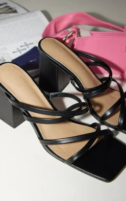 PrettyLittleThing Wide Fit Heels*Wide Fit PU Square Toe Cross Over Straps Block Heeled Mules