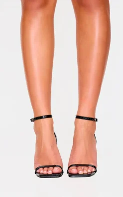 PrettyLittleThing Wide Fit Sandals*Wide Fit PU Square Toe Strappy High Block Heeled Sandals