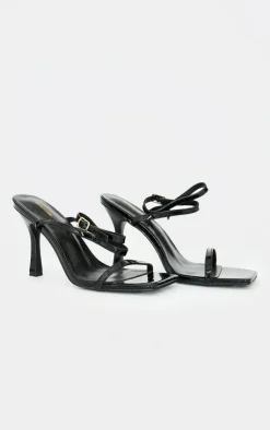 PrettyLittleThing Wide Fit Sandals*Wide Fit PU Square Toe Strappy High Block Heeled Sandals