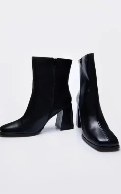 PrettyLittleThing Wide Fit Heels*Wide Fit PU Square Toe Block Heeled Ankle Boots