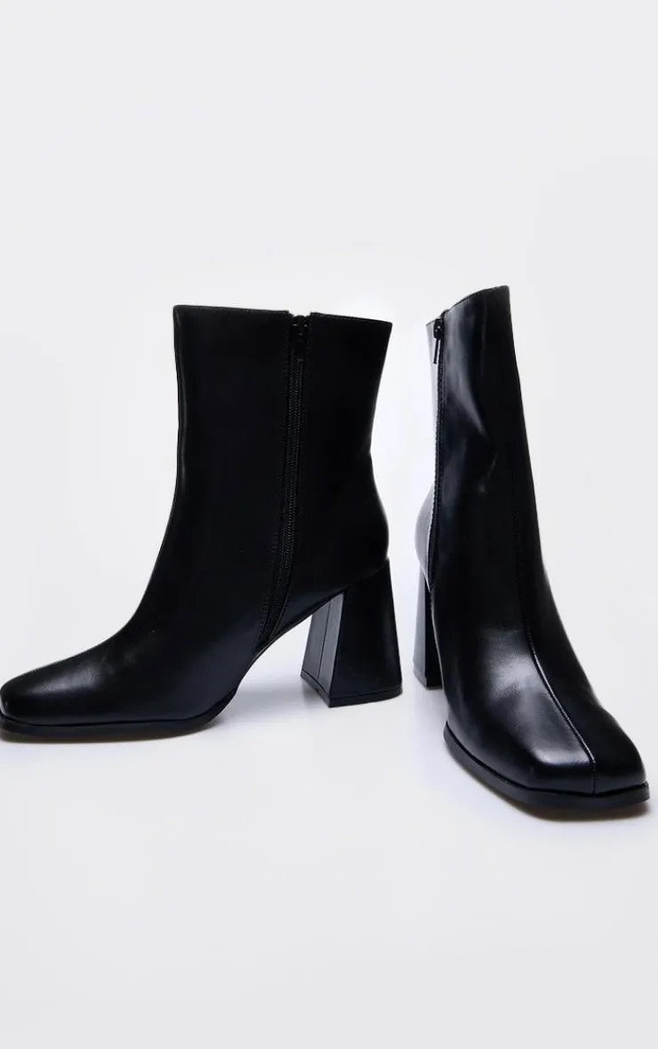 PrettyLittleThing Wide Fit Heels*Wide Fit PU Square Toe Block Heeled Ankle Boots