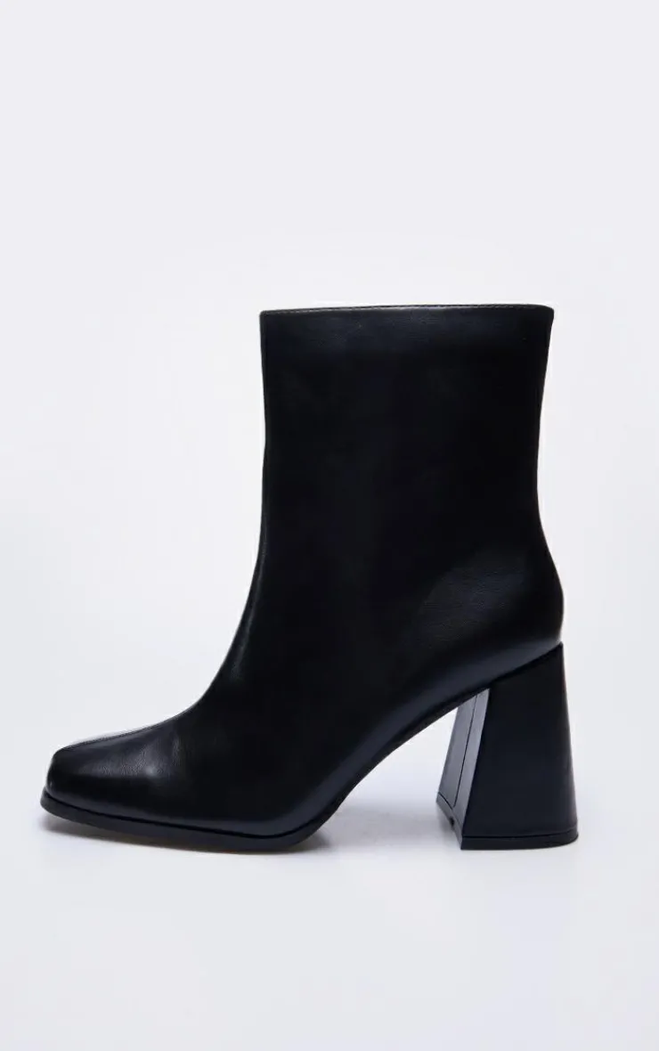 PrettyLittleThing Wide Fit Heels*Wide Fit PU Square Toe Block Heeled Ankle Boots