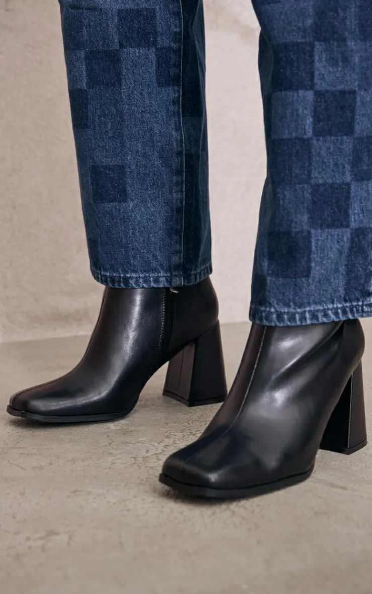PrettyLittleThing Wide Fit Heels*Wide Fit PU Square Toe Block Heeled Ankle Boots