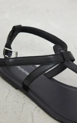 PrettyLittleThing Wide Fit Sandals*Wide Fit Real Leather Basic Toe Thong Strap Flat Sandals