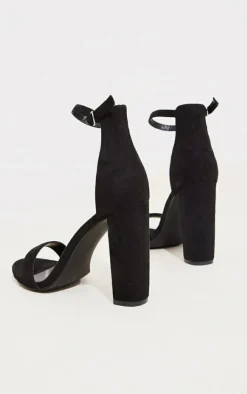 PrettyLittleThing Wide Fit Sandals*Wide Fit Round Toe Faux Suede Block Heeled Sandals