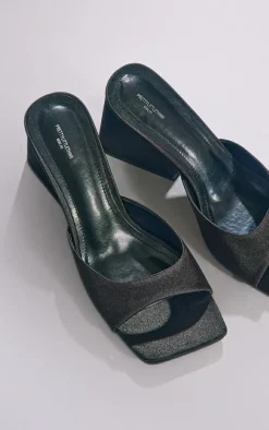 PrettyLittleThing Wide Fit Sandals*Wide Fit Square Toe Satin Block Heeled Mules