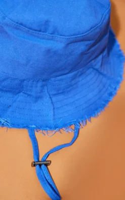 PrettyLittleThing Hats*Frayed Edge Toggle Bucket Hat
