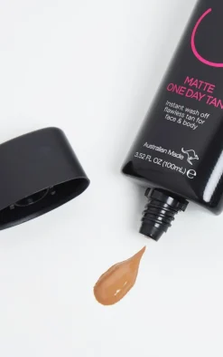 PrettyLittleThing Tanning*Bondi Sands Glo Matte One Day Tan