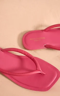 PrettyLittleThing Wide Fit Sandals*Wide Fit Real Leather Toe Thong Flat Sandals