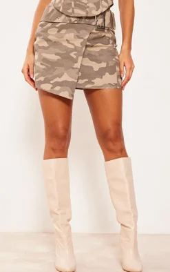 New PrettyLittleThing Camo Buckle Detail Denim Mini Skirt Brown