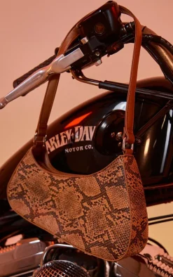 PrettyLittleThing Shoulder Bags*Snake Pu Asymmetric Shoulder Bag