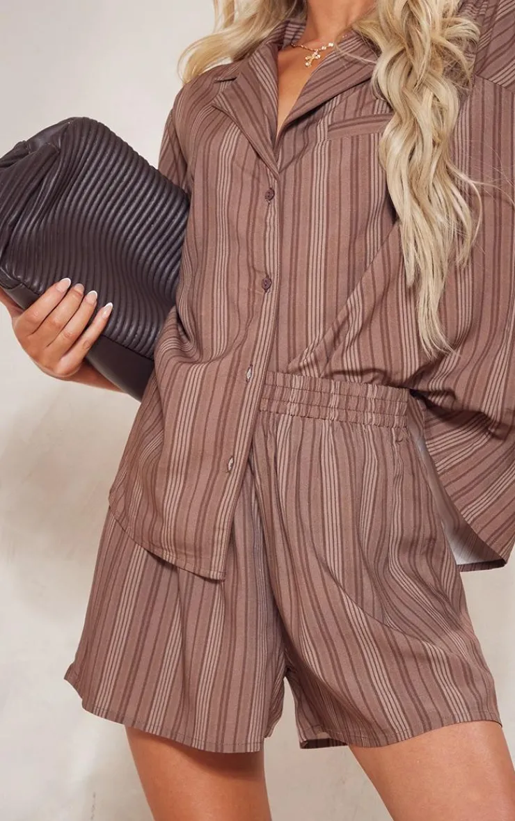 Outlet PrettyLittleThing Stripe Print Woven Piping Detail Floaty Shorts Brown