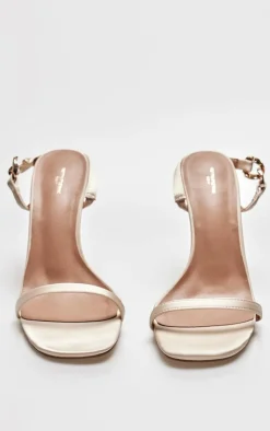 PrettyLittleThing Wide Fit Heels*Wide Fit Satin Square Toe Linked Buckle Heeled Mules