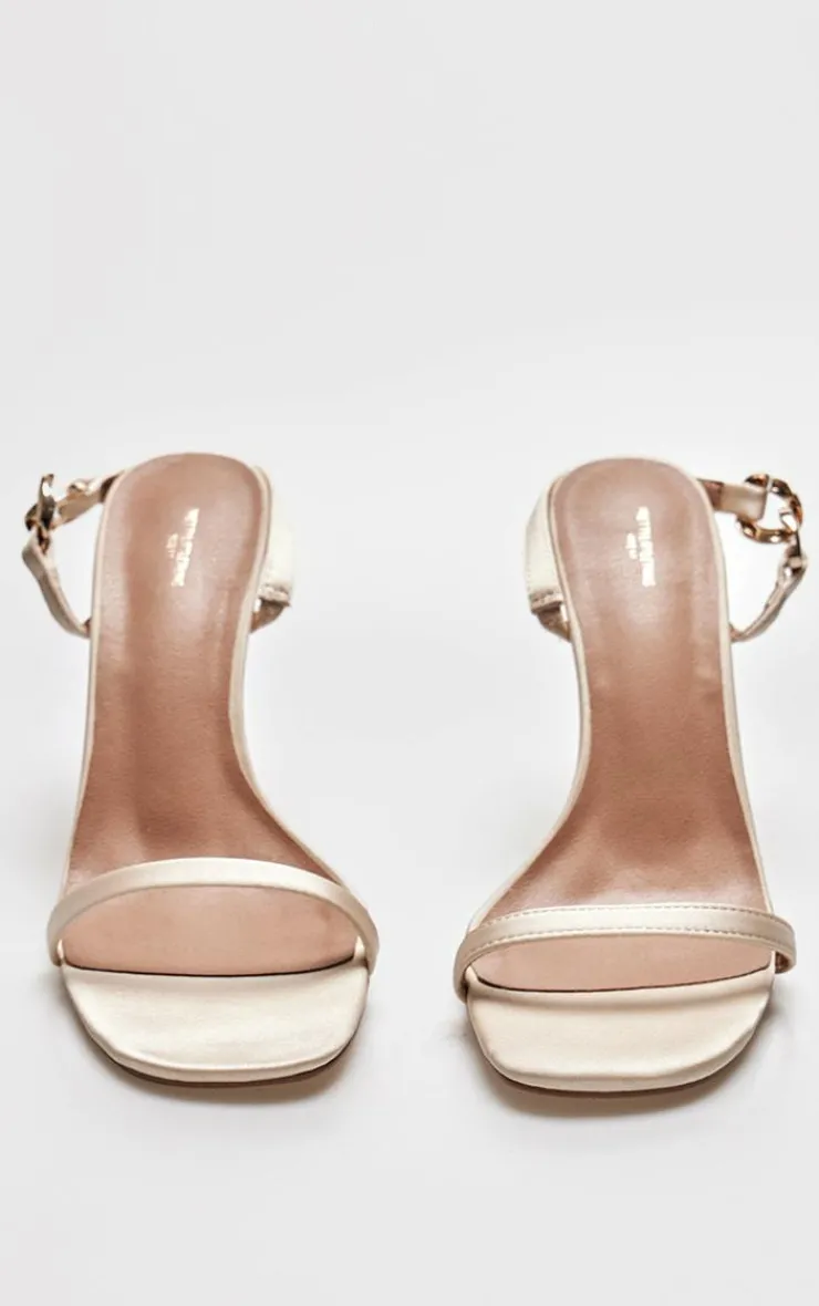 PrettyLittleThing Wide Fit Heels*Wide Fit Satin Square Toe Linked Buckle Heeled Mules